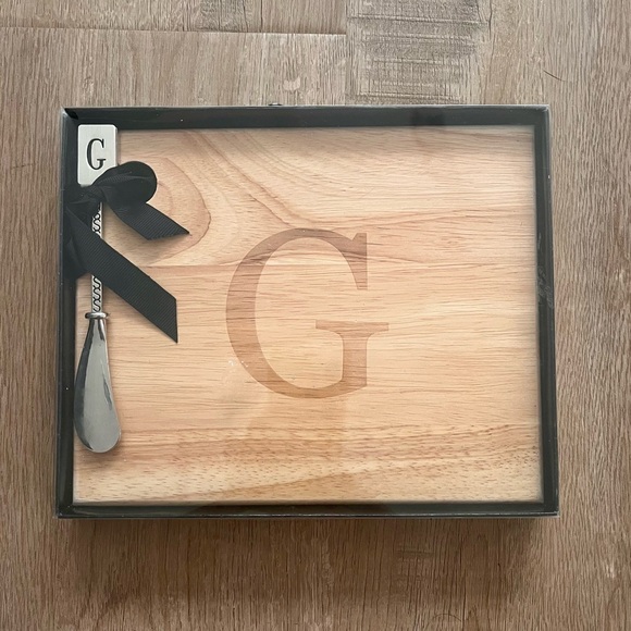 Letter G Inscribed Oak Wood Cheese Cutting Board & Knife In Box NWT - Gift Idea - Picture 1 of 4